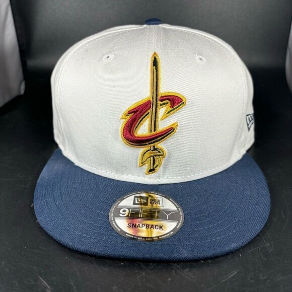 Cleveland Cavaliers New Era NBA 9FIFTY Snapback Hat Cap White Navy NEW NWT - Picture 1 of 6
